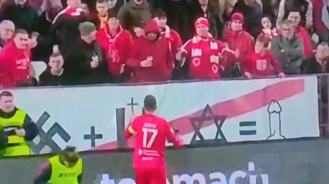 השלט הנורא של אוהדי ולז' מוסטאר הבוסנית (צילום: צילום מסך, טוויטר)