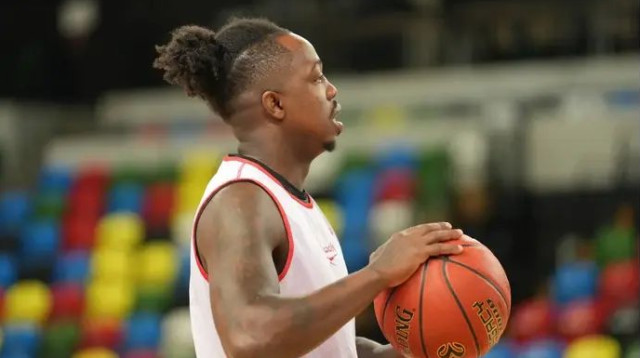 "הראש של השחקנים באופן טבעי נמצא בהרבה מקומות, גם של הזרים" (צילום: אתר רשמי, הפועל תל אביב)