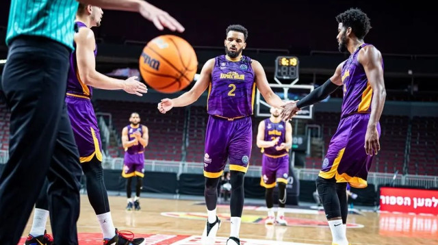 אמין נואה הפועל חולון (צילום: אתר רשמי, ליגת האלופות בכדורסל)