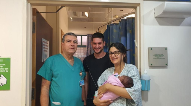 אופיר עם פרופ' עזרא (צילום: דוברות הדסה)