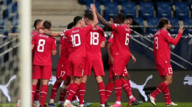 ניצחון והם ביורו. שחקני שוויץ חוגגים (צילום: GettyImages, David Balogh)