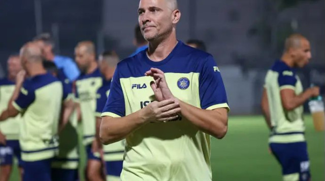 חוזר ללבוש צהוב. אבי נמני (צילום: דני מרון)