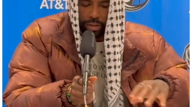 קיירי אירווינג, שחקן דאלאס מאבריקס, לובש כאפייה (צילום: צילום מסך, מתוך טוויטר)