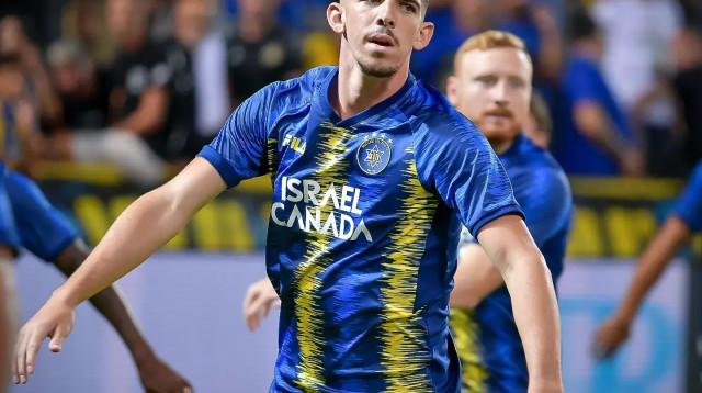 דור תורג'מן שחקן מכבי תל אביב בחימום (צילום: אריאל שלום)