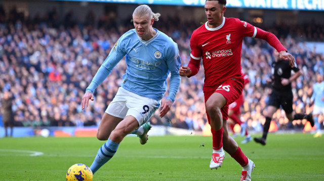 ארלינג הולאנד מנצ'סטר סיטי לצד טרנט אלכסנדר ארנולד ליברפול (צילום: GettyImages)