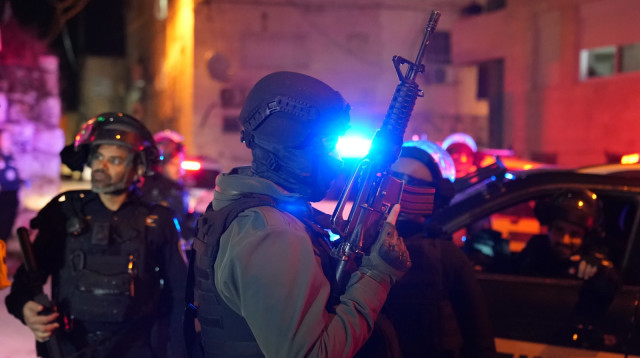 תיעוד מפעילות השוטרים אמש בעיסאוויה (צילום: דוברות משטרת ישראל)