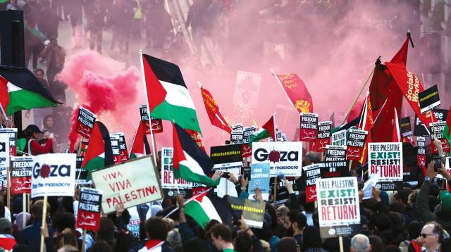 הפגנה פרו-פלסטינית בלונדון  (צילום: רויטרס)