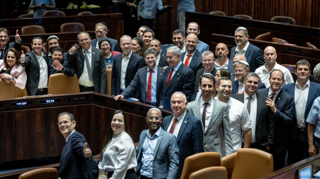 חברי קואליציה לאחר הצבעה על התקציב (צילום: יונתן זינדל, פלאש 90)
