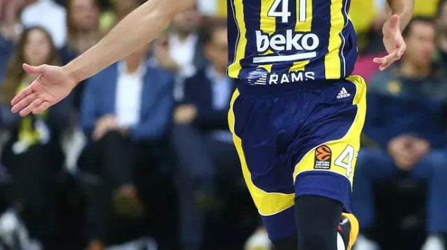 איזה משחק. ים מדר (צילום: GettyImages, ALTAN GOCHER)