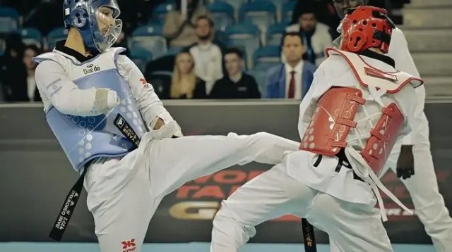 משמר את מקומו בפסגה. אסף יסעור בפעולה (צילום: אתר רשמי, באדיבות איגוד הטקוואנדו)