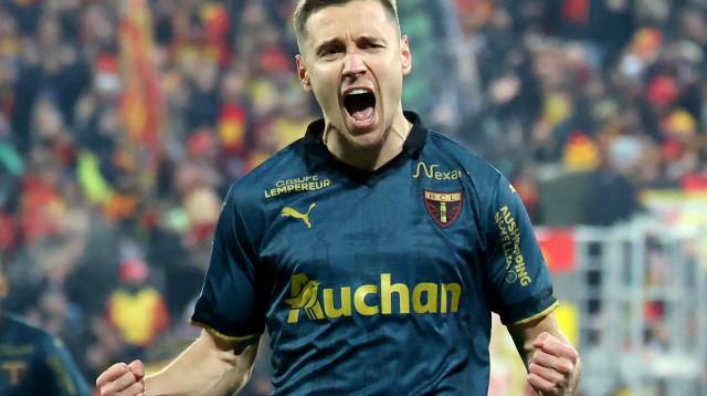 פז'מיסלב פרנקובסקי שחקן לאנס חוגג שער (צילום: GettyImages, FRANCOIS LO PRESTI/AFP)