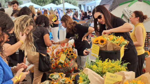 "זר תקווה" (צילום: קרן כדר)