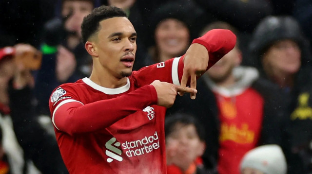 טרנט אלכסנדר ארנולד ליברפול חוגג (צילום: רויטרס)