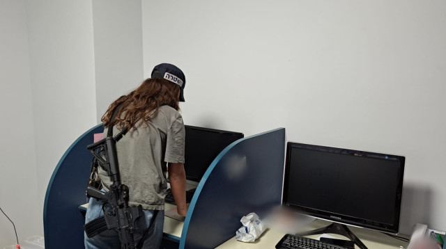 יועץ מס חשוד בהונאה וקבלת דבר במרמה (צילום: דוברות המשטרה)