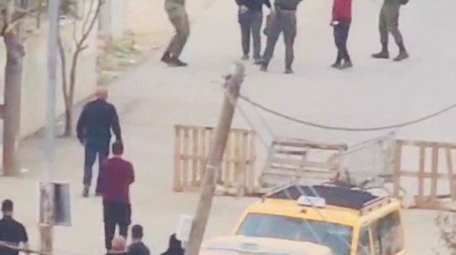 מחבל ניסה לחטוף נשק מחייל בדרום הר חברון - ונוטרל (צילום: רשתות ערביות, שימוש לפי סעיף 27 א')