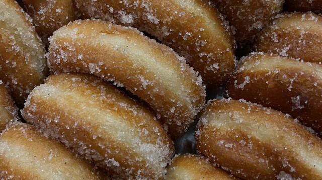 דונאטס מלא בסוכר (צילום: ליאל עזור)