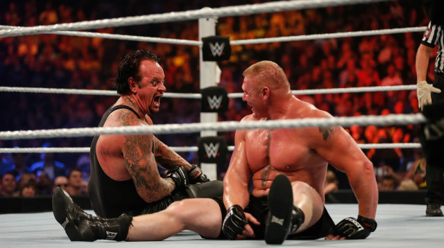 כוכבי WWE ברוק לסנר, אנדרטייקר, הקברן (צילום: GettyImages)