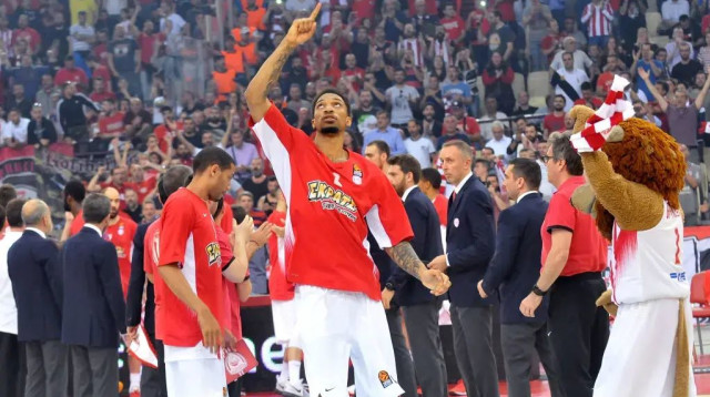 קם בירץ' שחקן אולימפיאקוס (צילום: GettyImages)