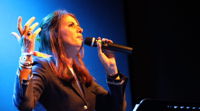 עינת שרוף שרה למען החטופים (צילום: דודו גרנות)