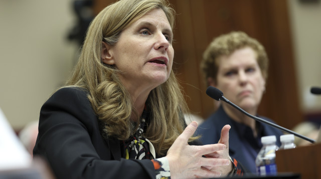 נשיאת אוניברסיטת פנסילבניה ליז מגיל בשימוע בקונגרס (צילום: Kevin Dietsch/Getty Images)