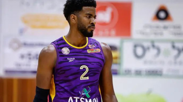 "למרות שהלחימה מתנהלת בארץ, דווקא בחוץ אני מרגיש פגיע". שון דאוסון (צילום: מאור אלקסלסי)