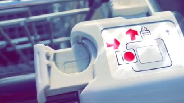 כך תשחררו את עגלת הקניות בלי חמישה שקלים (צילום: מתוך טיקטוק)