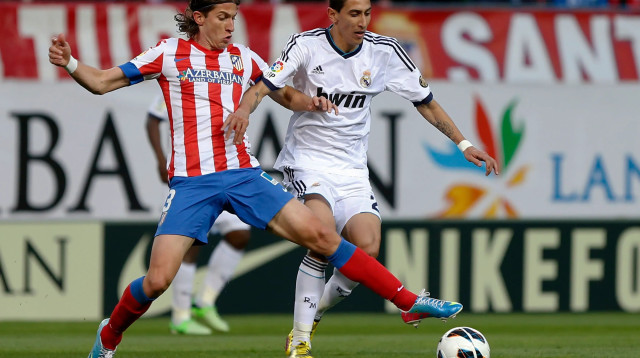 שחקן אתלטיקו מדריד פיליפה לואיס מול שחקן ריאל מדריד אנחל די מריה, 2013 (צילום: GettyImages, CESAR MANSO/AFP)
