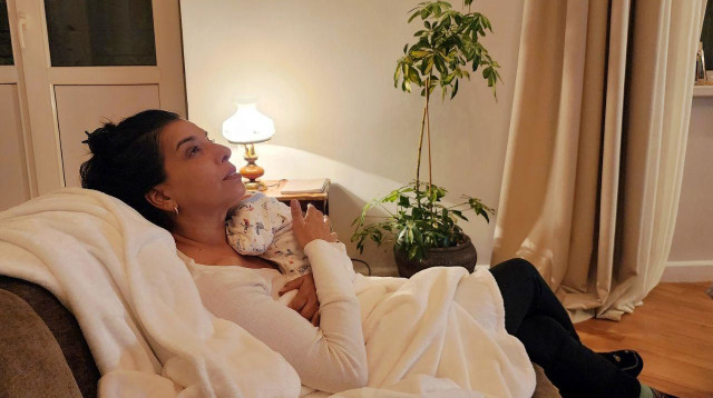 הזמרת דיקלה עם בתה (צילום: צילום מסך אינסטגרם)