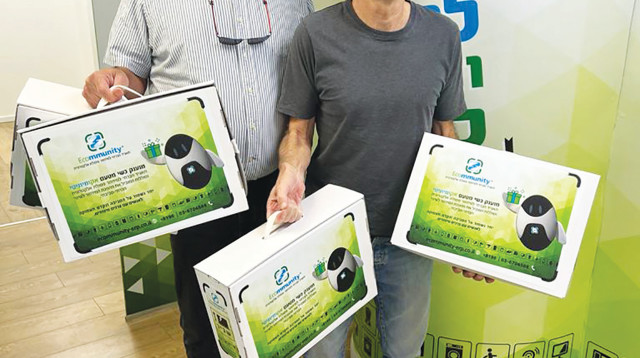 רונן יואלי מאוקמיוניטי וגדי הדר מעמותת רון (צילום: תאגיד אקומיוניטי)