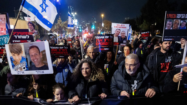 הפגנת נציגי משפחות החטופים (צילום:  Yonatan Sindel/Flash90)