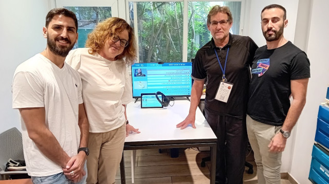 רוני אפשטין בפגישת עם מנהלי עמותת 'ריסטארט' שגויסו על ידי בני הזוג לשיתוף פעולה למען פצועי צה"ל (צילום: מיזם השיקום ממואפ)