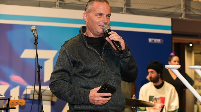 יזהר שי (צילום: אלעד ברנגה)