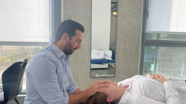 יאן מזרחי, ד"ר לאוסטאופתיה (צילום: יאן מזרחי ד"ר לאוסטאופתיה)