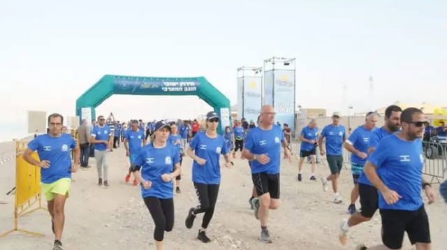 מחווה לבקשת המפונים. המירוץ באזור ים המלח (צילום: דידי מדיה)