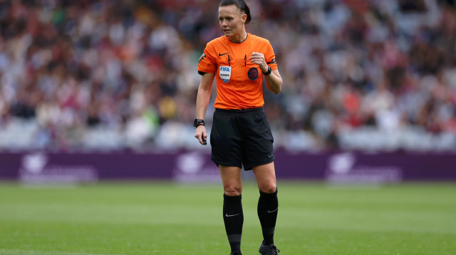 רבקה וולש, שופטת כדורגל אנגלייה (צילום: GettyImages, Lewis Storey)