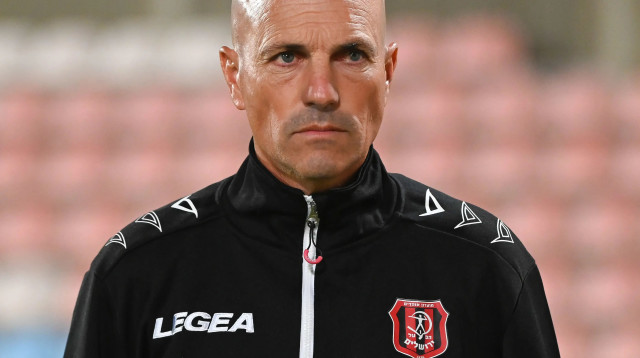 זיו אריה מאמן הפועל ירושלים (צילום: ברני ארדוב)