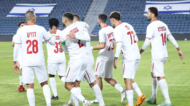 שחקני בני סכנין חוגגים (צילום: דני מרון)