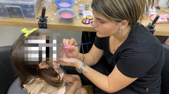 אמית רמלה - התלמידות פינקו את נשות המפונים (צילום: ספיר כהן)