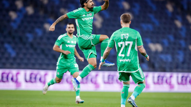 ליאור רפאלוב שחקן מכבי חיפה חוגג שער (צילום: מאור אלקסלסי)