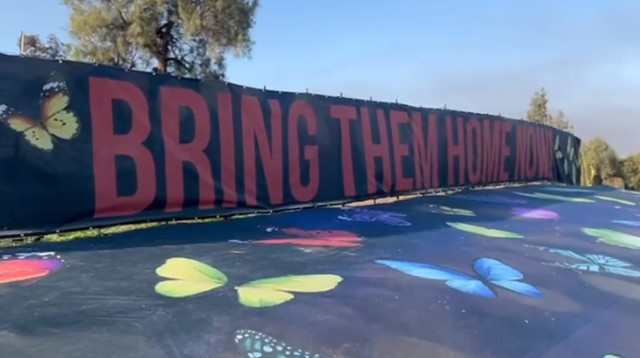 מיצג ברעים לזכר נרצחי במסיבת הטבע (צילום: אחים לנשק - החמ"ל האזרחי)