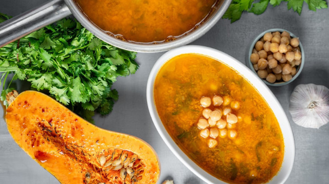 מרק חומוס ודלעת בסגנון מרוקאי של קפה גרג (צילום: יחצ)