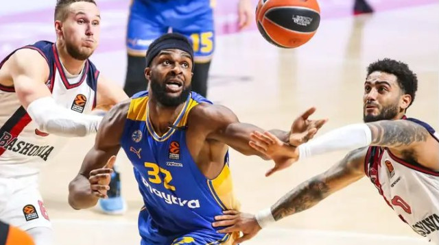 דקות מכריעות בבלגרד. ניבו (צילום: אתר רשמי, Dragan Tesic and Djordje Kostic)