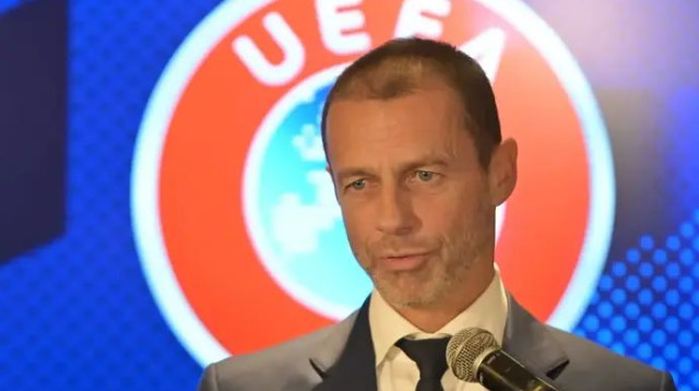 שלח מסר לאוהדים בארץ. נשיא אופ"א (צילום: ניב אהרונסון)