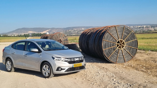 דאצ'יה לוגאן חדשה (צילום: אודי עציון)