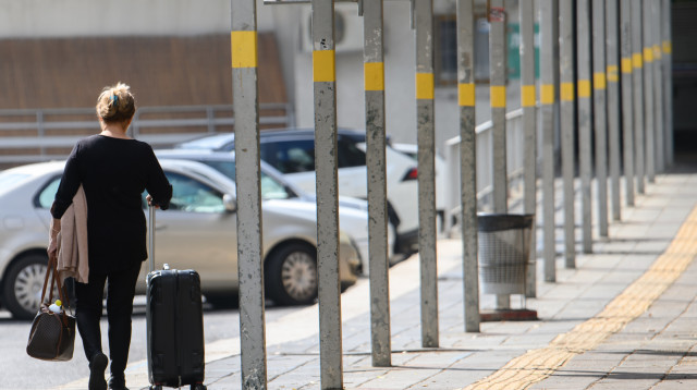 תושבת קריית שמונה עוזבת את העיר לאחר הפינוי (צילום: אייל מרגולין, פלאש 90)