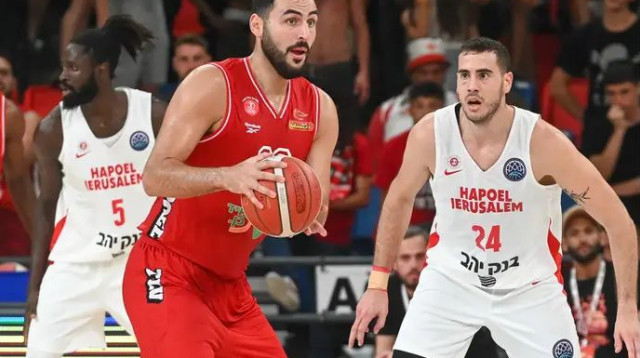 אין יותר צמוד מזה. זלמנסון ובלייזר (צילום: ברני ארדוב)