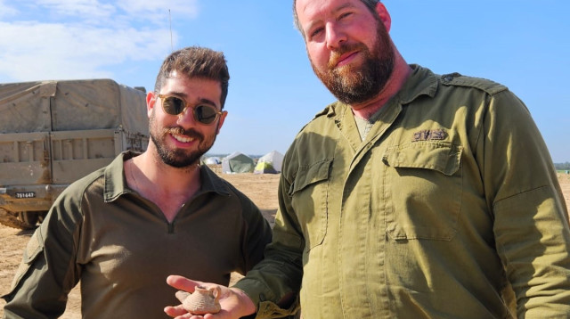 הנר הקדום שגילו החיילים (צילום: שרה טל רשות העתיקות)