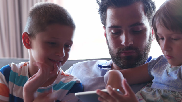 איך לנהל שגרה בריאה עם הילדים בזמן המלחמה? (צילום: אינג'אימג')