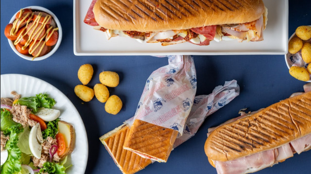 קרוק טוסט מבית אהרוני'ס (צילום: אסף קרלה)