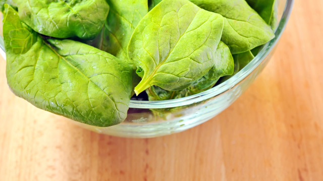 עלי תרד טריים (צילום: אינג'אימג')